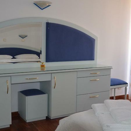 Perfect Beachfront Apartment Афіни Екстер'єр фото