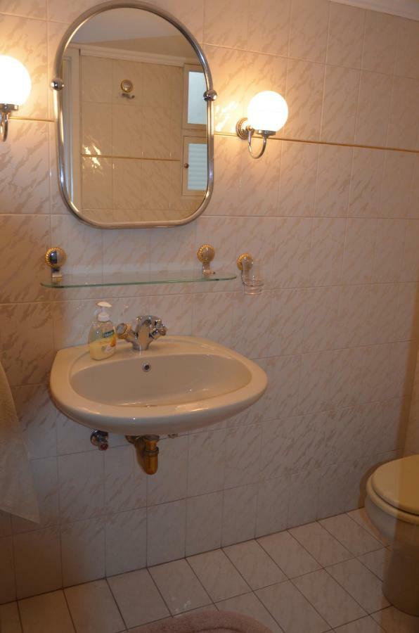 Perfect Beachfront Apartment Афіни Екстер'єр фото