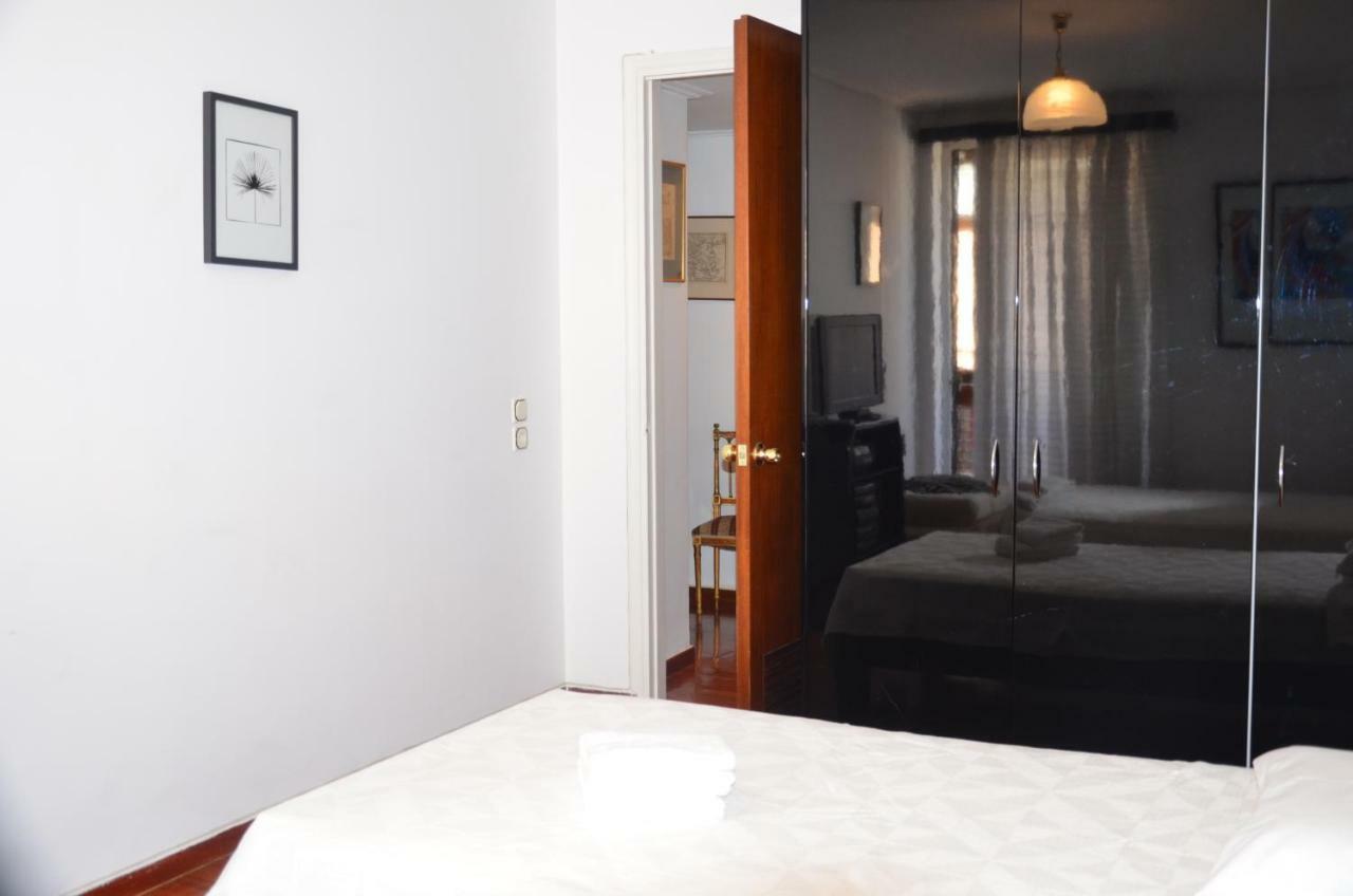 Perfect Beachfront Apartment Афіни Екстер'єр фото