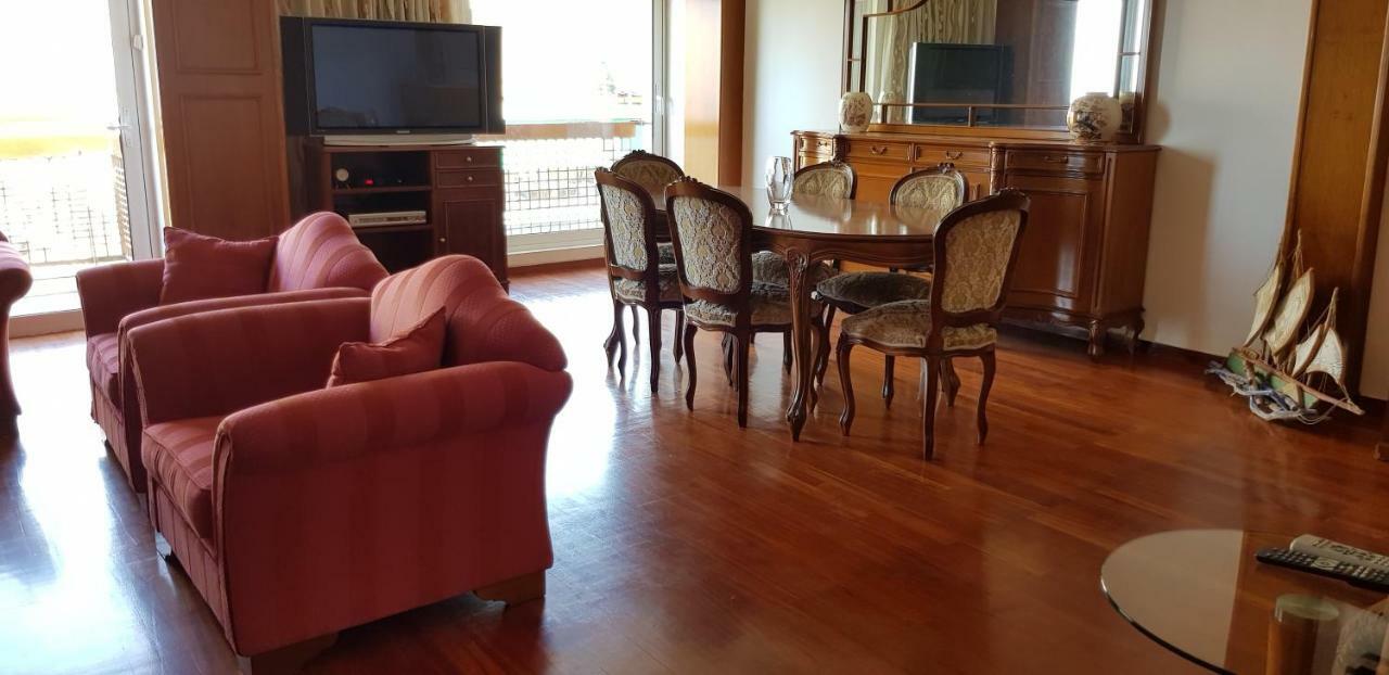 Perfect Beachfront Apartment Афіни Екстер'єр фото