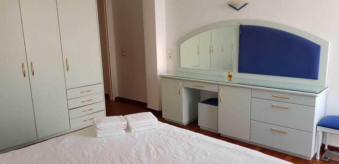 Perfect Beachfront Apartment Афіни Екстер'єр фото