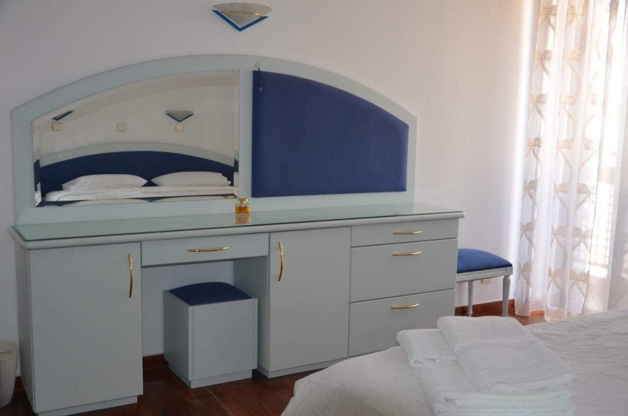 Perfect Beachfront Apartment Афіни Екстер'єр фото
