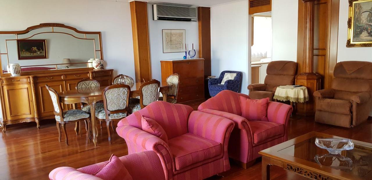 Perfect Beachfront Apartment Афіни Екстер'єр фото